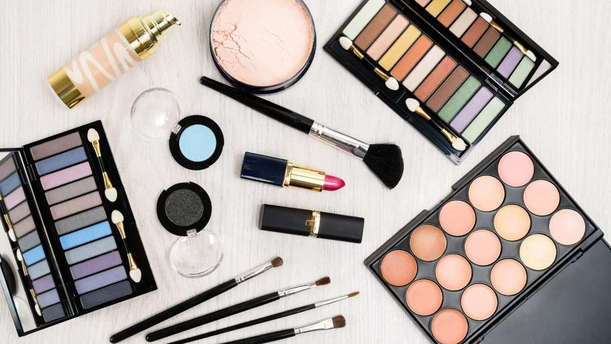 10 Makeup Essentials Every Woman Should Own